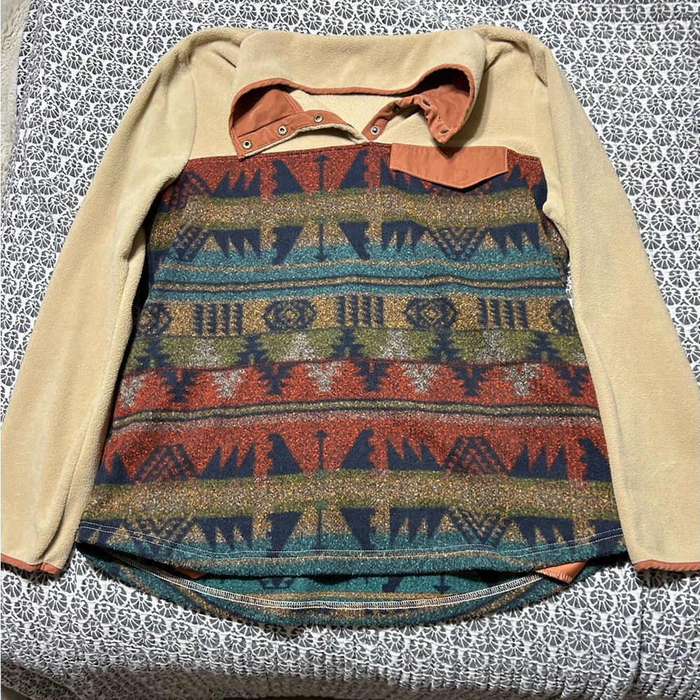 Patterned Fleece Pullover With Beige Sleeves - image 1